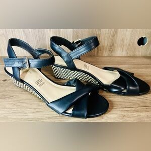 Liz Claiborne Women's Refined Comfort Black Wedge Sandals  Size 8.5